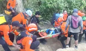 Basarnas Evakuasi Pendaki di Pos 8 Gunung Bulu Baria
