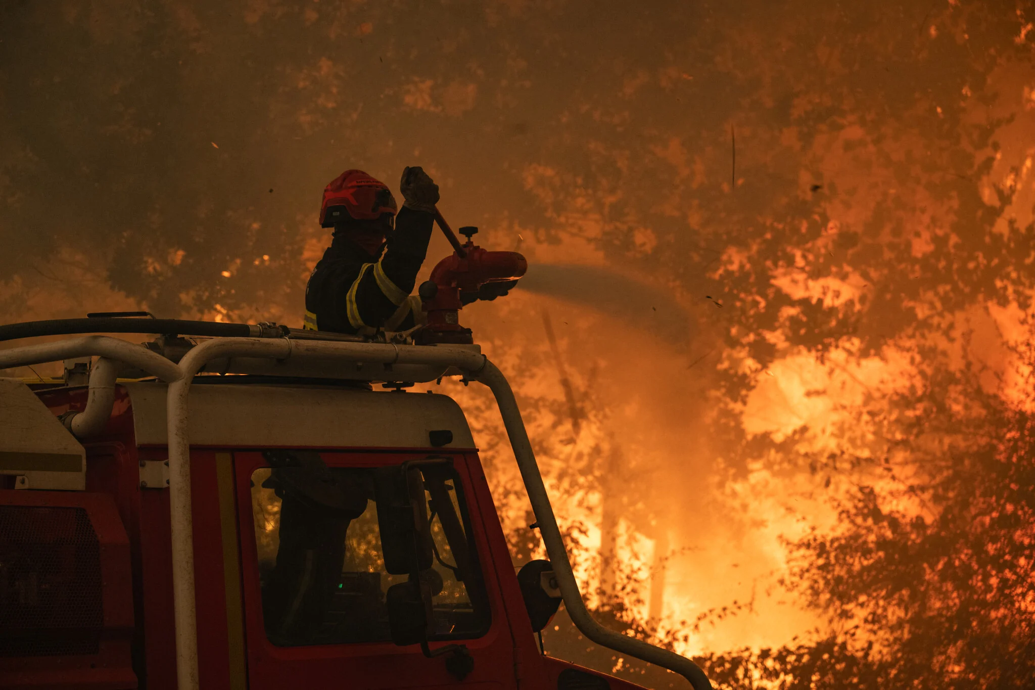 Berjibaku Melawan Kebakaran Hutan, 85 Damkar Prancis Terluka