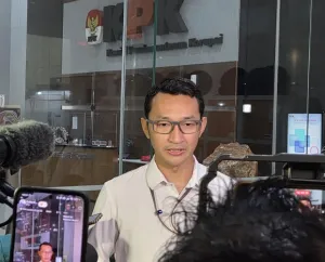 KPK Usut Asal-Usul Uang yang Disita dari Rumah Plt Gubernur Riau