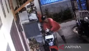 Maling Sepeda Motor Terekam CCTV di Palmerah, Polisi Masih Selidiki