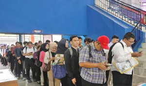 Pelamar Kerja di Jakarta Ti...