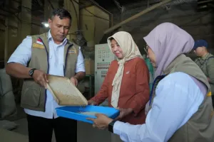 Dirut Bulog Sidak Mitra Mak...
