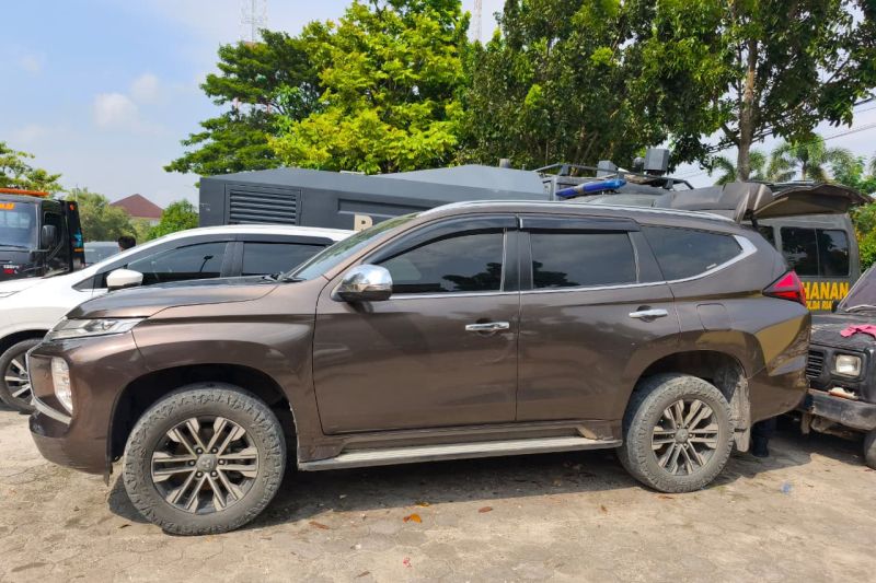 Penyidikan Korupsi Berlanjut, KPK Sita Pajero Sport Dakar Milik Istri Kedua Bupati Kuansing.