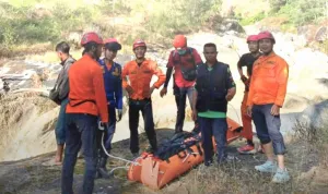 Tim Sar TNGR Evakuasi Pendaki yang Mengalami Celaka di Gunung Rinjani