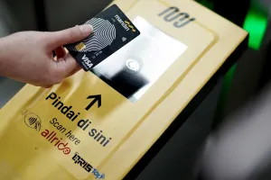 Bank Mandiri Dukung Pembayaran Kartu Kredit Nirsentuh MRT Jakarta