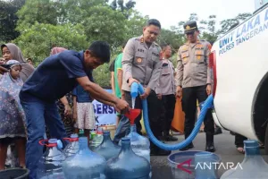 Bantuan Air Bersih bagi Warga Terdampak Kekeringan di Tangsel