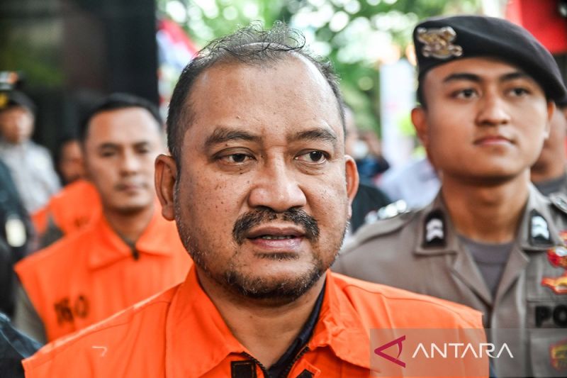 Bupati Pemalang Anom Widiyantoro Diduga Peras Jajaran Pemkab dan Swasta, KPK Sebut Nilainya Capai Rp1,98 Miliar.