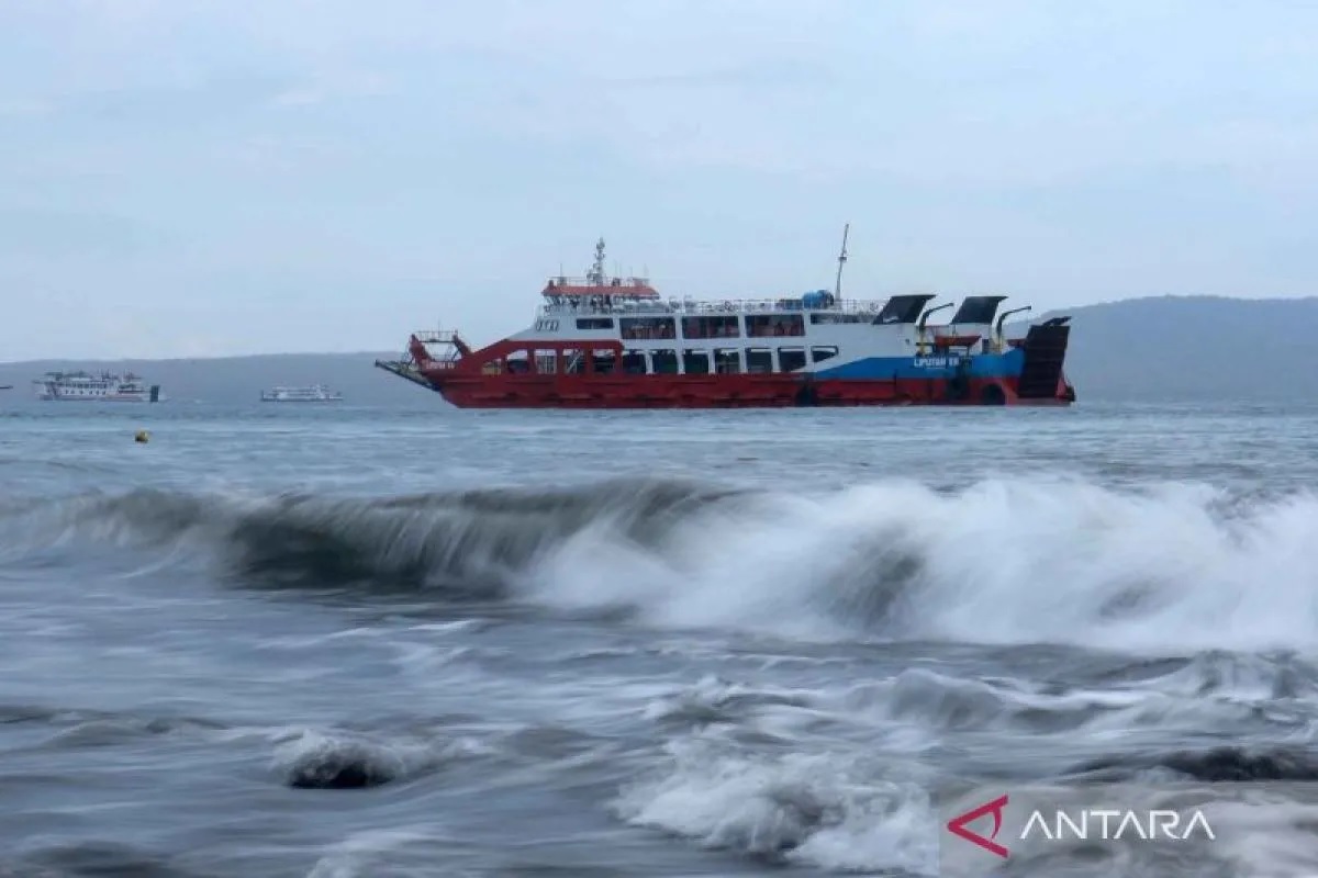 Cuaca Buruk di Selat Bali, ASDP Berlakukan Buka Tutup Pen...
