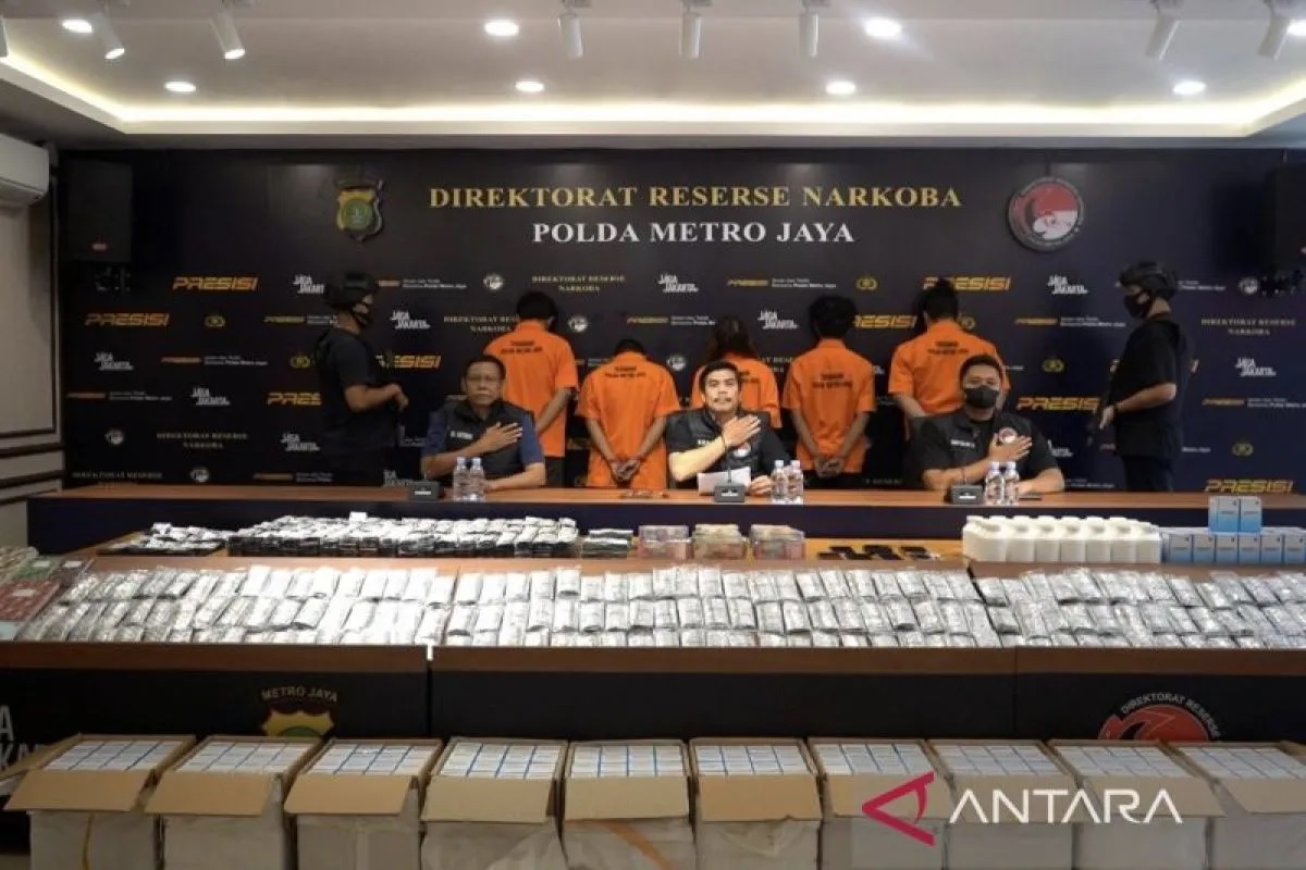 Polisi Bongkar Sindikat Peredaran Ribuan Butir Obat Keras...