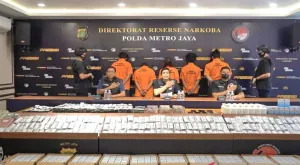 Polisi Bongkar Sindikat Peredaran 575.200 Butir Obat Keras di Tanah Abang