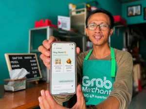 Dari Pengemudi Grab hingga Meneruskan Warung Pecel Keluarga, Moris Manfaatkan AI untuk Kembangkan Usaha