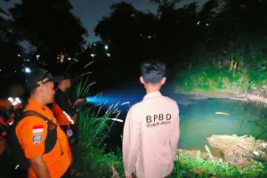Detik-Detik Remaja 14 Tahun Tenggelam di Ciliwung, Tim SAR Gabungan Langsung Dikerahkan!