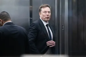 Elon Kembali Danai Partai R...
