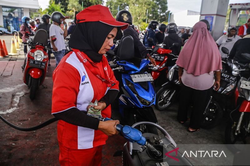 Harga Pertamax Turun Mulai 1 Agustus, Kini Rp15.950 per Liter, Cek Daftar BBM Terbaru.