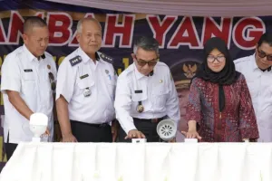 Layanan Listrik 24 Jam, Bupati Kutim Yakin Ekonomi Desa Berkembang 