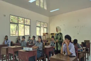 Pelajar Mamuju Diberi Edukasi Bahaya Pernikahan Dini oleh Kemenkum Sulbar.