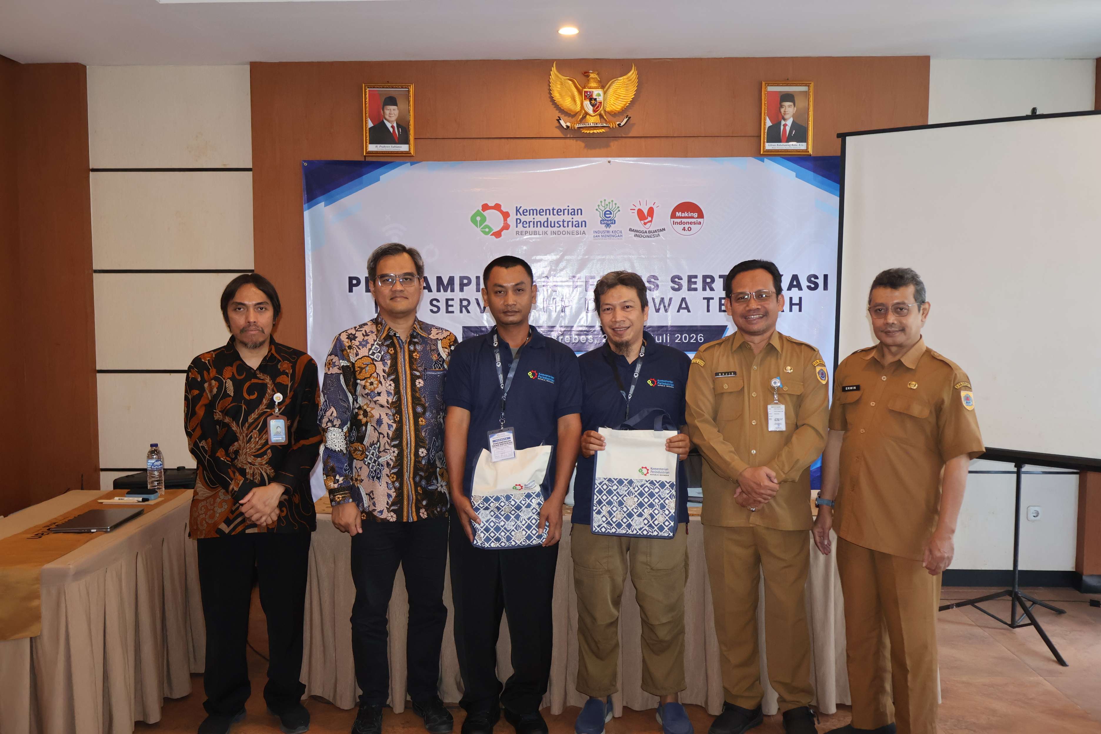Peluang Besar Buat IKM, Menperin Dorong Sertifikasi Teknisi HP Nasional