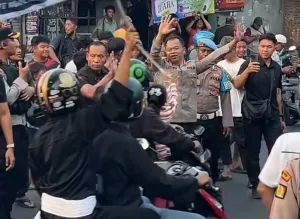 Ribuan Anggota Kelompok Silat Gelar Aksi di Surabaya, Desak Polisi Tangkap Pelaku Pembacokan yang Diduga Debt Collector