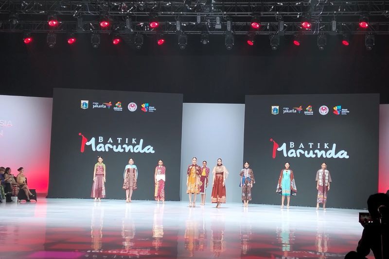 Warga Rusun Marunda Hadirka...