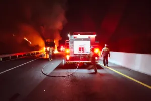 Bus Gunung Harta Terbakar d...