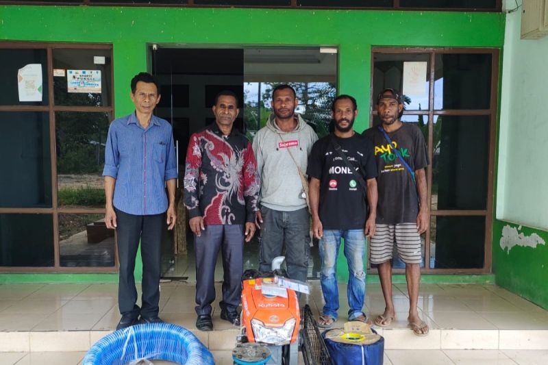 Dinas Pertanian Sorong Salurkan 11 Pompa Air untuk Jaga P...