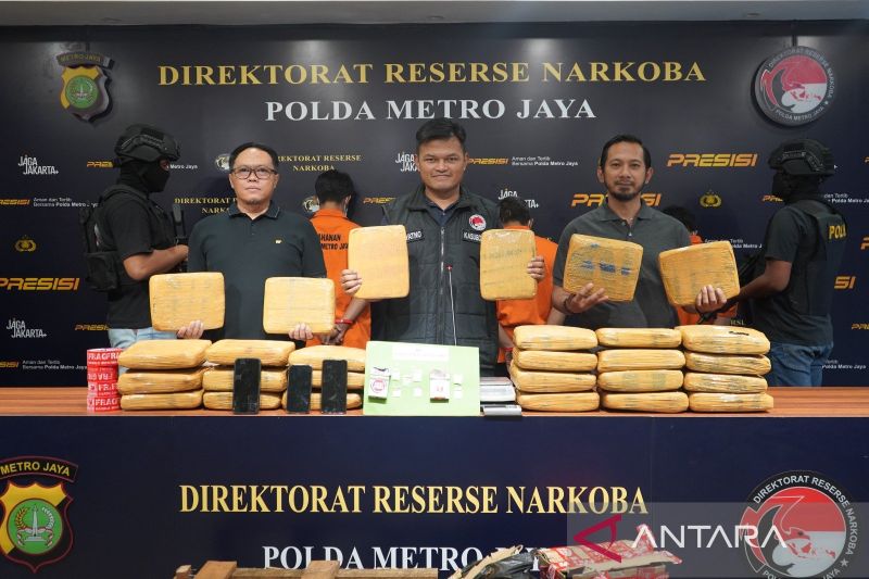Polda Metro Jaya Ungkap Peredaran 27,96Kg Ganja di Jakart...