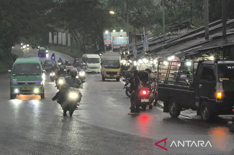 BMKG Imbau Masyarakat Waspadai Hujan Petir di Bagian Barat Indonesia pada Minggu