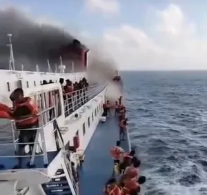 Kapal Feri Terbakar di Madura: 5 Tewas, 41 Orang Masih Hilang