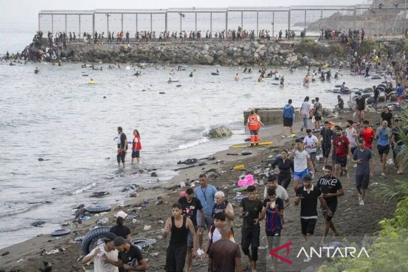 Kasus Imigran Ilegal, Polisi Berjaga di Supermarket Ceuta...