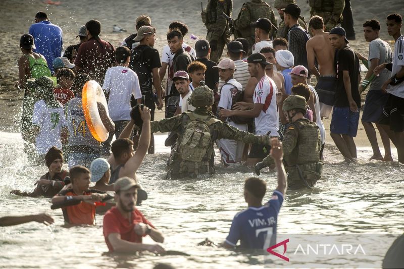 Kasus Krisis Imigran Memanas, Mendagri Spanyol Kecam Seru...