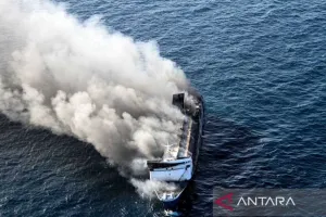 KMP Mutiara Sentosa 2 Terbakar, Lima Orang Meninggal Dunia
