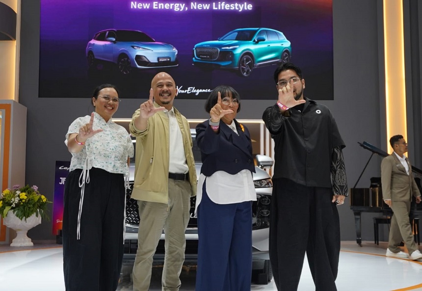 LEPAS Gandeng Jakarta Fashion Week di GIIAS 2026, Luncurkan Dua Kendaraan Elektrifikasi.