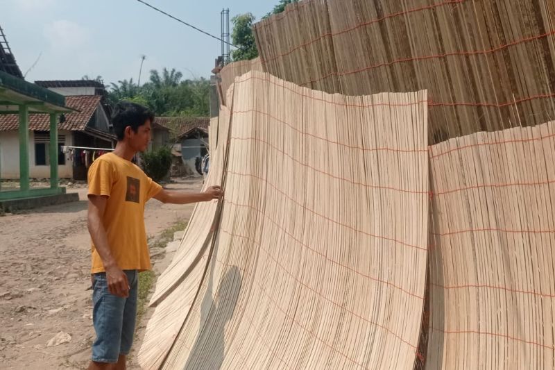 Musim Kemarau Bawa Berkah, Omzet Perajin Krey Sawit di Le...