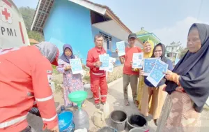 Ratusan KK Menjerit Kekeringan, PMI Cianjur Kerahkan Armada Tembus Jalur Ekstrem!