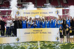 AZ Alkmaar Juara Johan Cruyff Shield 2026 Usai Hancurkan PSV 4-0