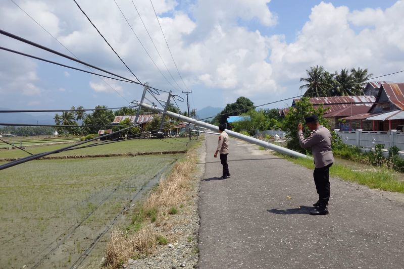 Banjir Lumpuhkan Infrastruktur, PLN Kejar Perbaikan 11 Ti...
