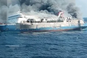 Gerak Cepat Atasi Kebakaran Kapal, Kemenhub Kerahkan Kapal Patroli Evakuasi KM Mutiara Sentosa II