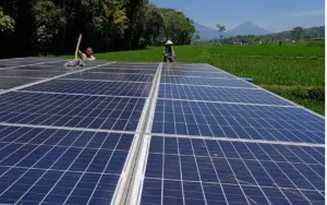 Pemerintah Didorong Percepat Realisasi PLTS 100 GW untuk Tarik Investasi Hijau