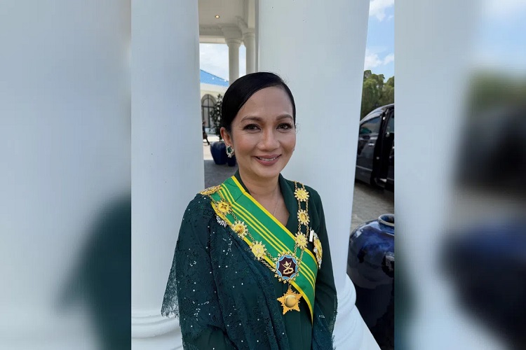 Penyanyi Sheila Majid Dianugerahi Gelar "Datuk Seri"