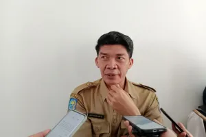 Antisipasi Kecelakaan Laut, Pemkab Lombok Tengah Update Rambu Bahaya di Tempat Wisata.