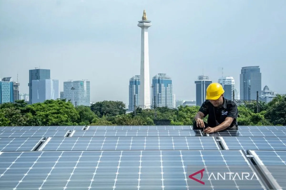 Dukung Transisi Energi, Proyek PLTS 100 GW Tahap I akan D...