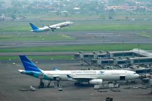 Kemenhub Turunkan Batas Maksimal "Fuel Surcharge" Penerbangan