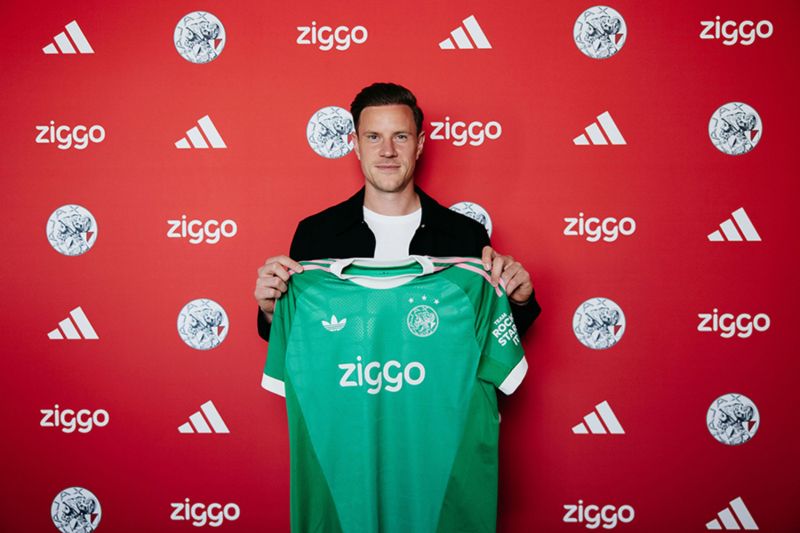 Klub Liga Belanda Ajax Resmi Umumkan Kedatangan Penjaga G...