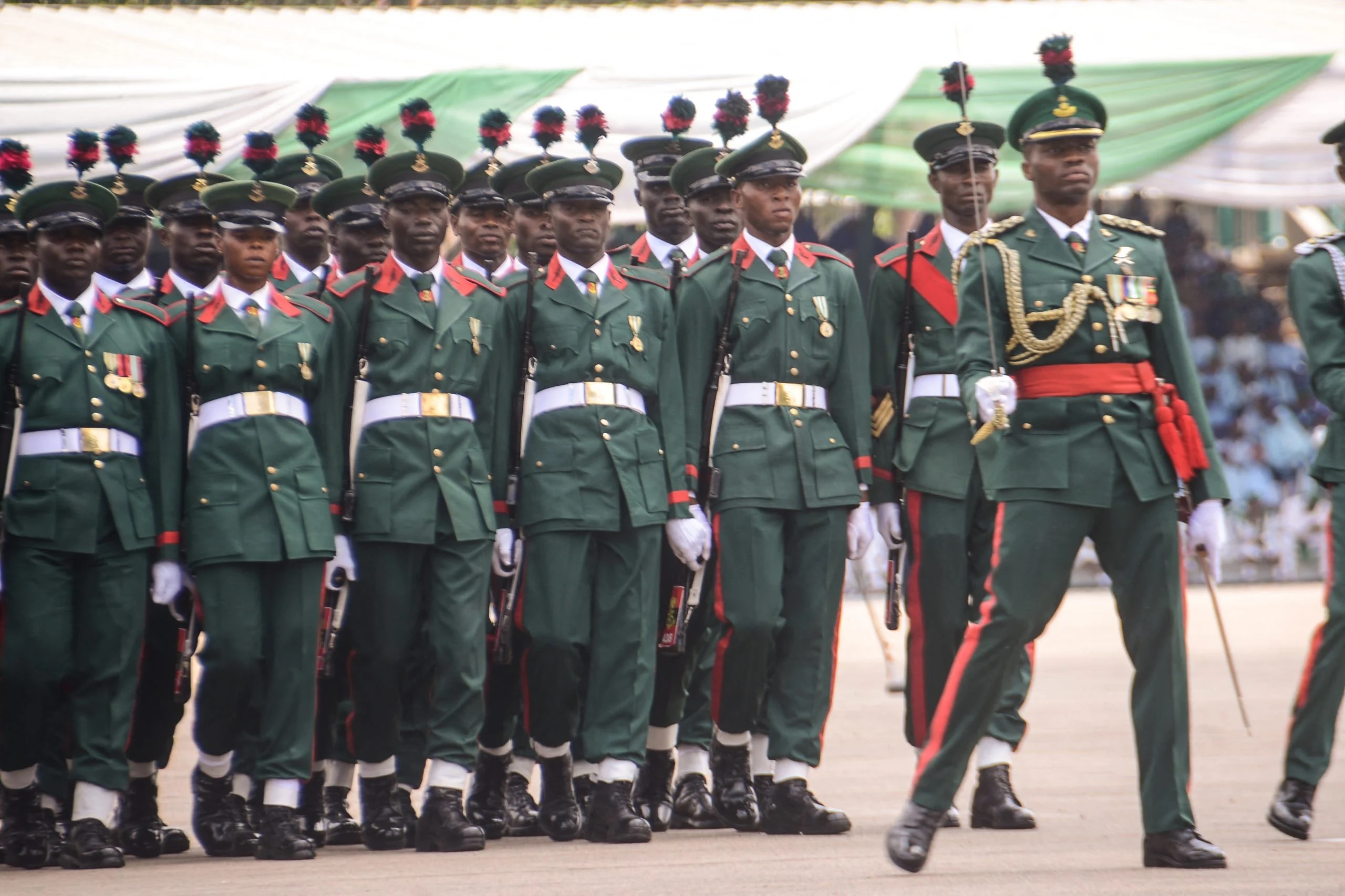 Nigeria Naikkan Gaji Tentara hingga 80 Persen di Tengah Lonjakan Kemiskinan