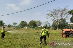 Polisi Bantu Siapkan Lahan Jagung di Karawang, Dukung Swasembada Pangan