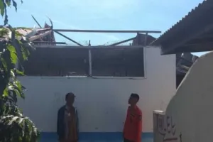 61 Rumah Rusak Akibat Cuaca...