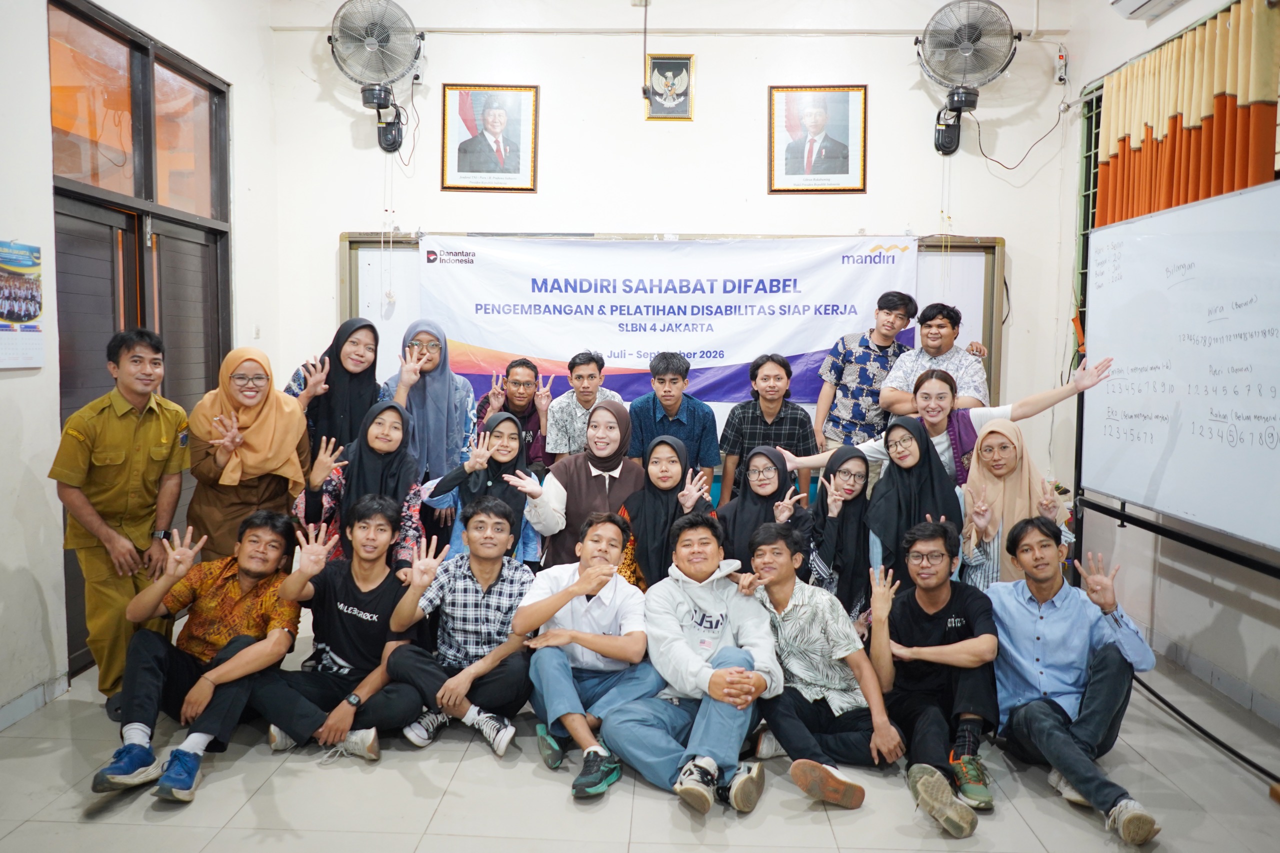 Bank Mandiri Bekali 350 Siswa Difabel Hadapi Dunia Kerja