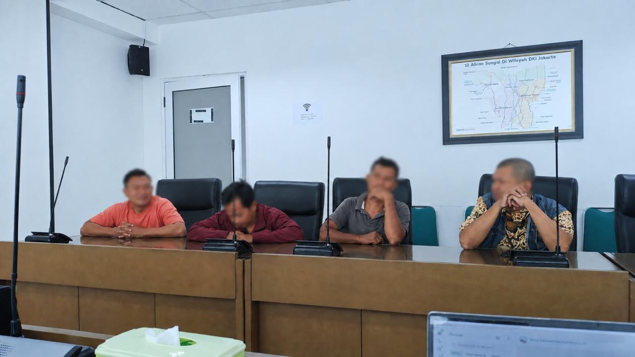 DLH DKI Sanksi 3 Pelaku Penimbun Sampah Ilegal Kramat Jat...