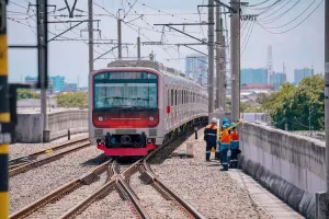 KAI Commuter: Wisata dan Hu...