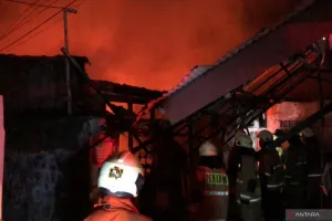 Kebakaran di Utan Kayu Matraman Hanguskan Satu Rumah, Diduga Akibat Korsleting Listrik